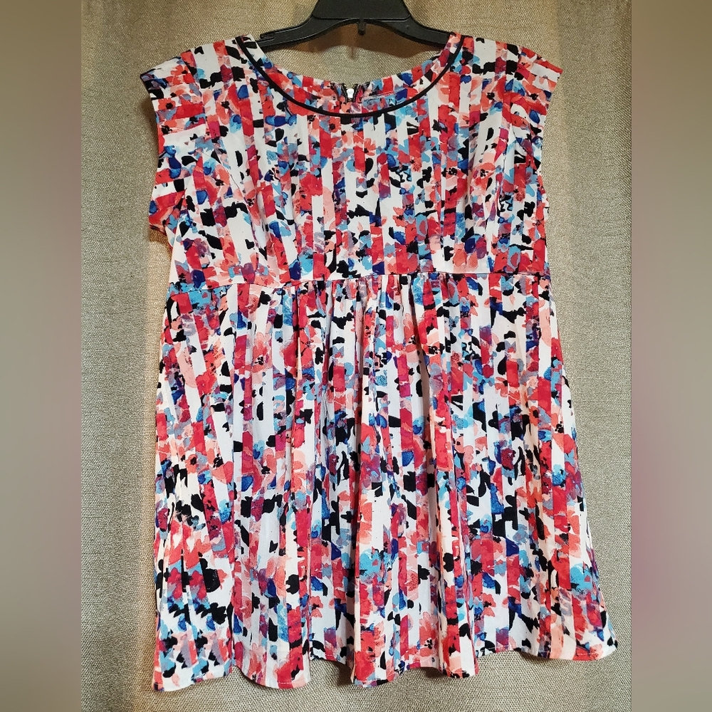 Motherhood Maternity sleeveless abstract floral sleeveless shirt zip up back